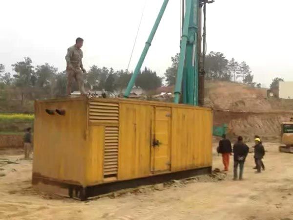 桃城如何判断水冷式机油散热器密封件是否需要更换?